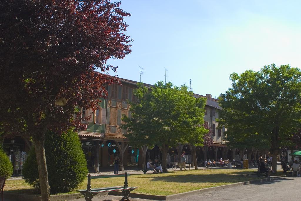 Hotel Le Commerce Mirepoix  Exterior photo