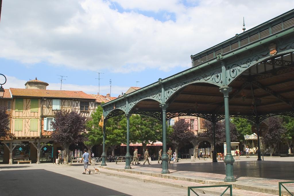 Hotel Le Commerce Mirepoix  Exterior photo