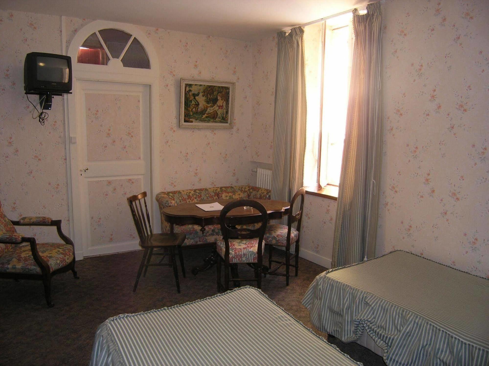 Hotel Le Commerce Mirepoix  Exterior photo